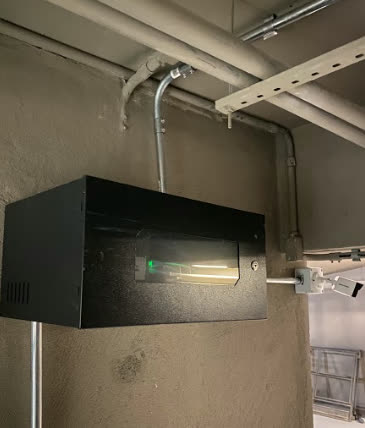 Caixa de equipamentos instalada