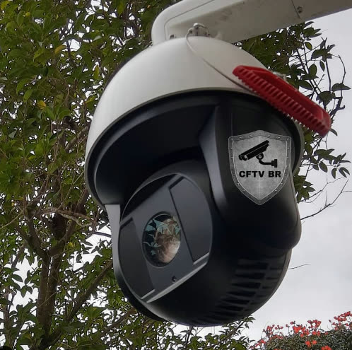 Speed dome instalada em poste